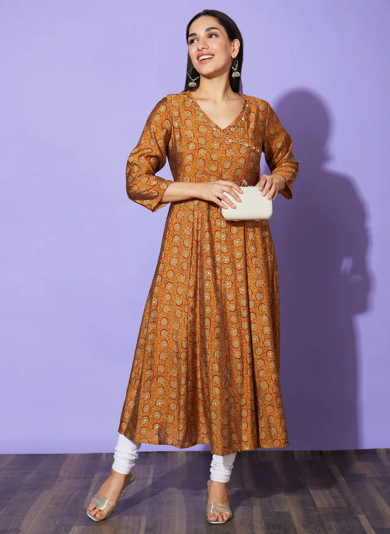 جلو باص جلوبس سنيكرز نسائي بطبعة زهور وعمل خيوط أناركالي كورتا